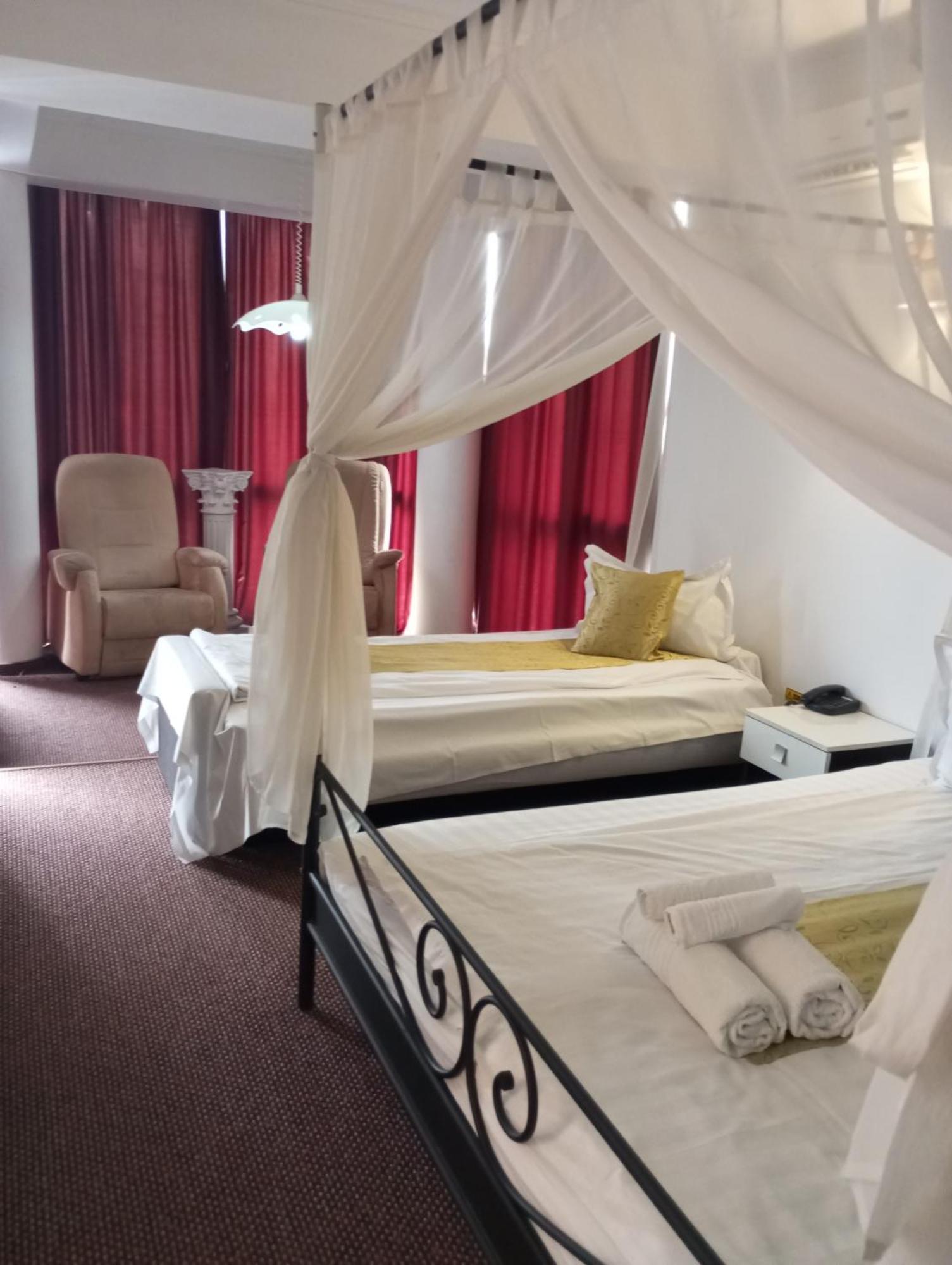 Rhc Royal Hotel Oradea Exteriér fotografie